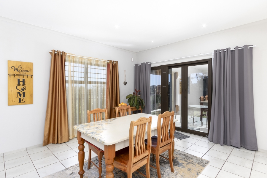 6 Bedroom Property for Sale in Sir Lowrys Pass Village Western Cape